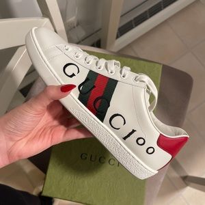 Brand new never worn gucci sneakers